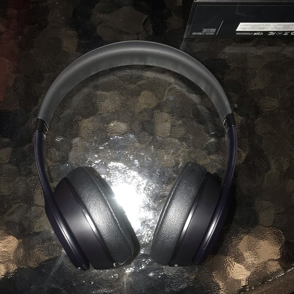 Beat solo 3 wireless **TRIED ON** - Picture 7 of 7